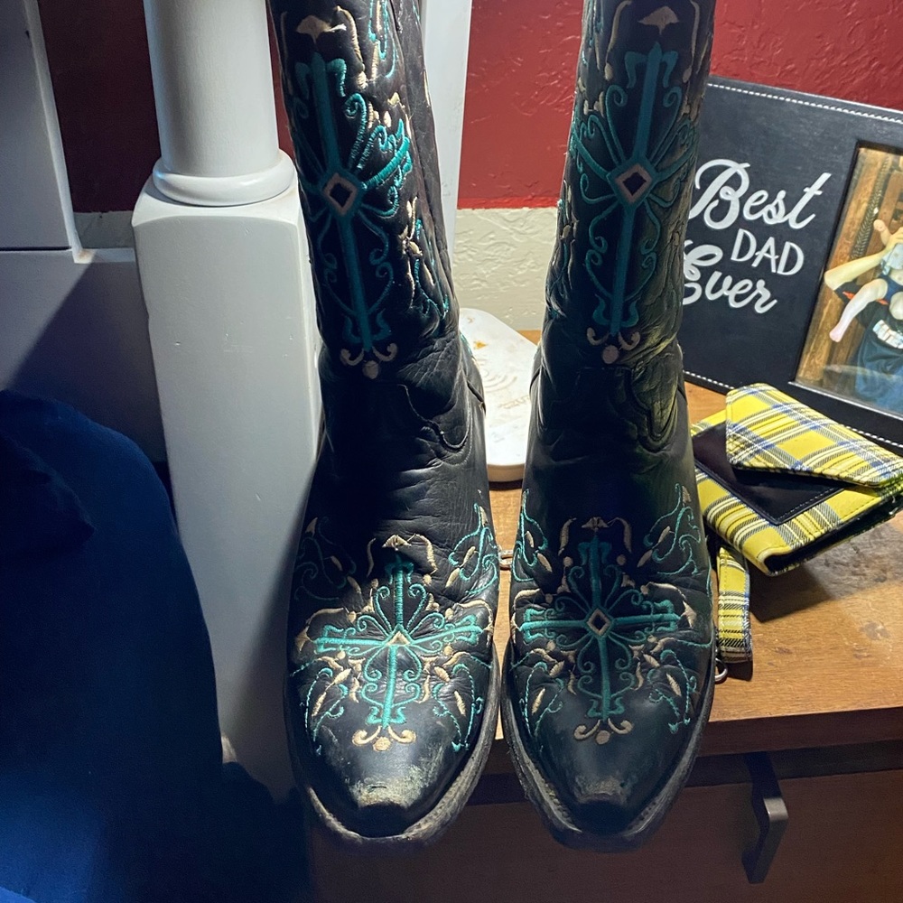 Circle G dress boots.
